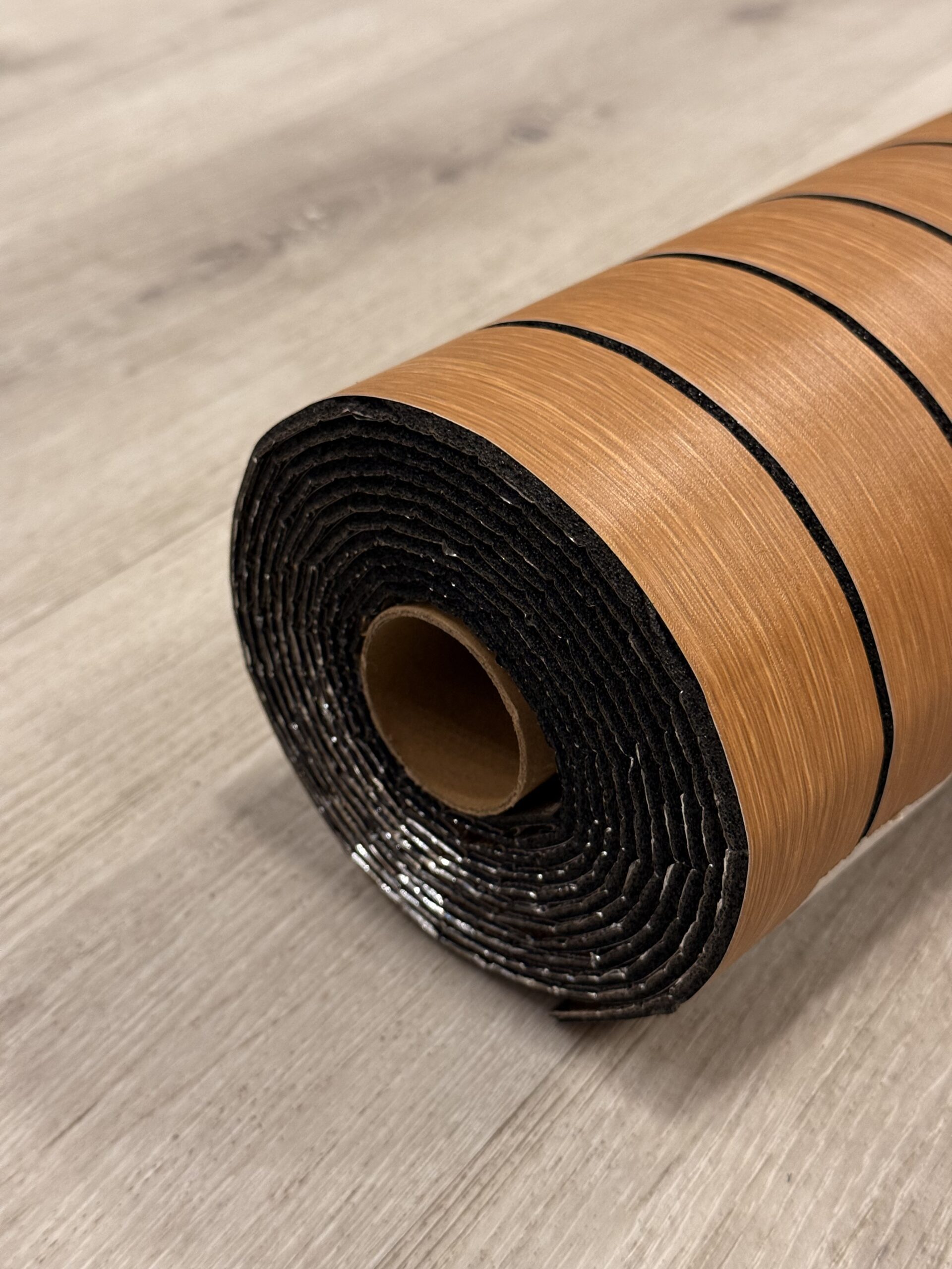 Wall Panel Autoadhesivo Dark 0.60 x 3 mts